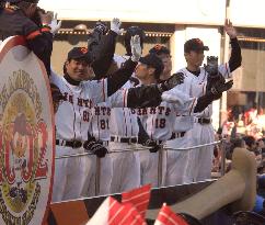 (2)Yomiuri Giants parade in Ginza